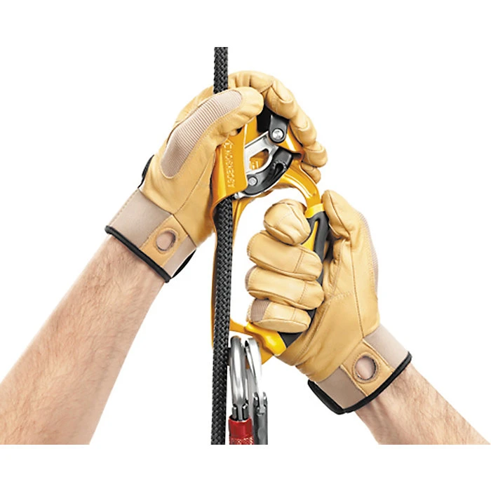 Petzl Ascension Ergonomic Ascender - Right 5 Petzl Ascension Ergonomic Ascender - Right - Image 3